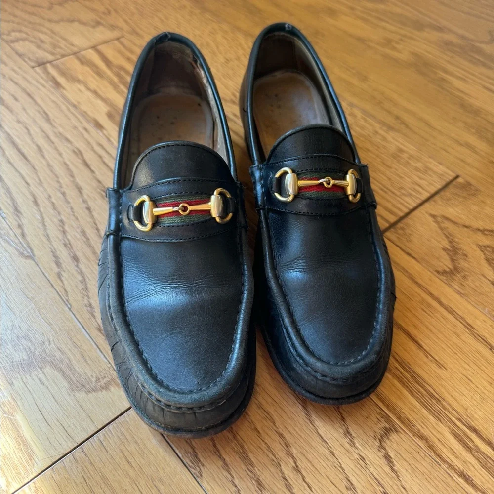 Women’s, vintage, Gucci loafers in size 6AA - Picture 2 of 14